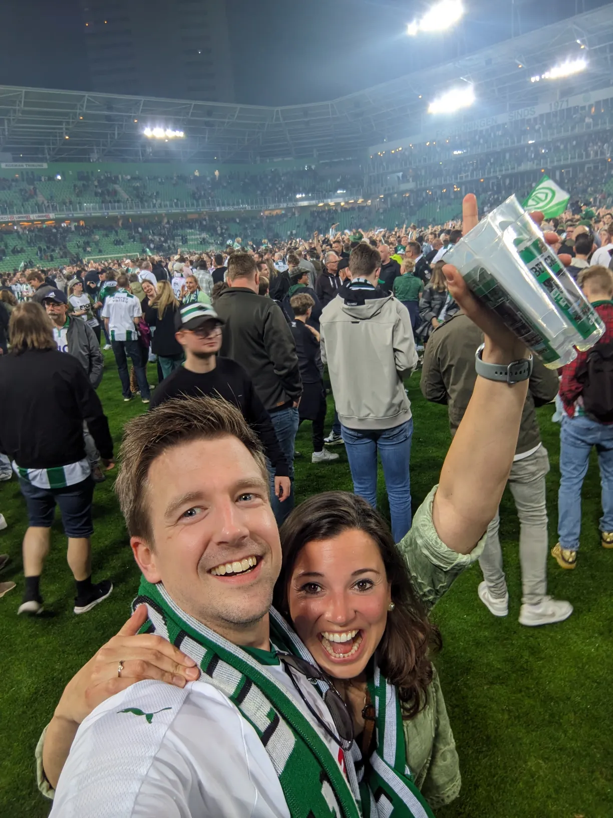 BJAY op de Euroborg met vriendin